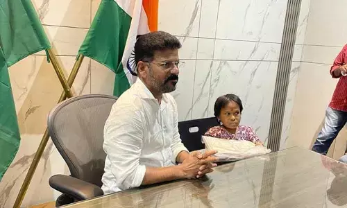 ప్రమాణస్వీకారం రోజే ఉద్యోగం.. TPCC చీఫ్ రేవంత్ రెడ్డి కీలక హామీ