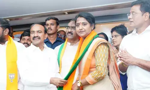బీజేపీలోకి చల్లా శ్రీలత రెడ్డి