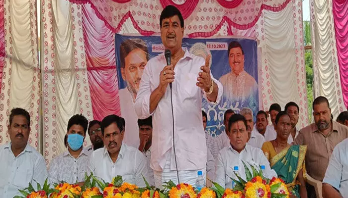 అచ్చెన్నాయుడు! అబద్దాలు కట్టిపెట్టు: ధర్మాన కృష్ణదాస్ అచ్చెన్నాయుడు! అబద్దాలు కట్టిపెట్టు: ధర్మాన కృష్ణదాస్