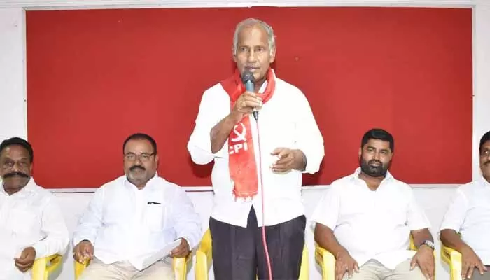 సమరశీల పోరాటాలు నిర్వహించాలి : కూనంనేని సాంబశివ రావు సమరశీల పోరాటాలు నిర్వహించాలి : కూనంనేని సాంబశివ రావు