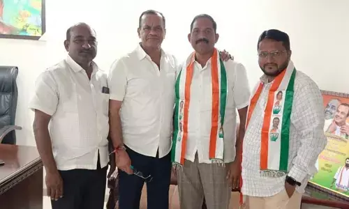 కోమటిరెడ్డి సమక్షంలో కాంగ్రెస్‌లో చేరిన మరో ఇద్దరు కౌన్సిలర్లు