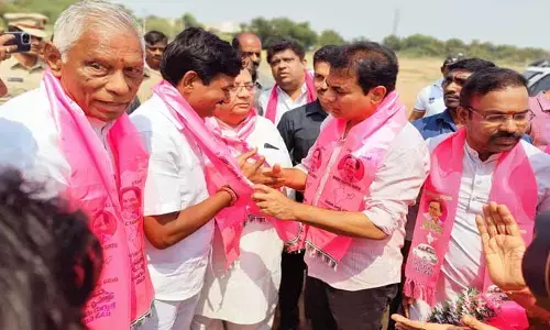 బీఆర్ఎస్ లోకి మంచిర్యాల జడ్పీ కాంగ్రెస్ ఫ్లోర్ లీడర్ ముత్తె సత్తయ్య