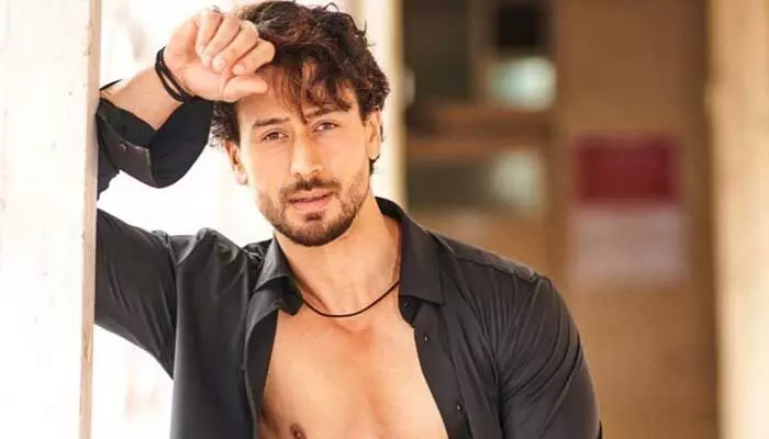 వాళ్ల ఆనందంకోసం ఎంత రిస్క్ అయినా చేస్తా: Tiger Shroff వాళ్ల ఆనందంకోసం ఎంత రిస్క్ అయినా చేస్తా: Tiger Shroff