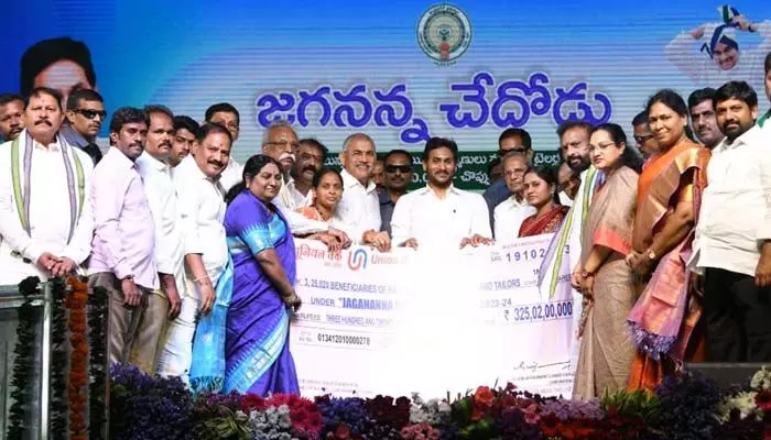 Kunrool: ఎమ్మిగనూరుకు సీఎం జగన్ వరాల జల్లు Kunrool: ఎమ్మిగనూరుకు సీఎం జగన్ వరాల జల్లు