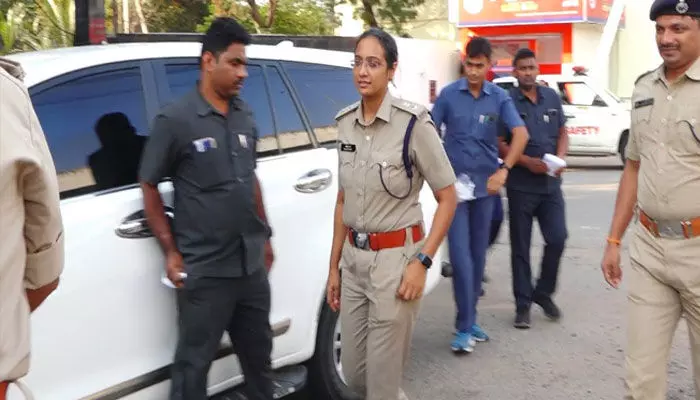 బాలినేని ఎఫెక్ట్: ప్రకాశం ఎస్పీకి సీఎంవో నుంచి పిలుపు బాలినేని ఎఫెక్ట్: ప్రకాశం ఎస్పీకి సీఎంవో నుంచి పిలుపు