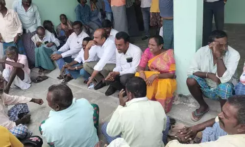 ఆసక్తికర సన్నివేశం.. ప్రత్యర్ధులు కలిసి ప్రచారం చేసిన వేళ
