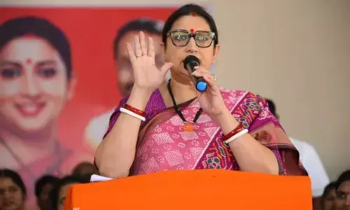 కమీషన్లు తీసుకున్న ప్రభుత్వాన్ని ఇంటికి పంపాలి : కేంద్రమంత్రి Smriti Irani