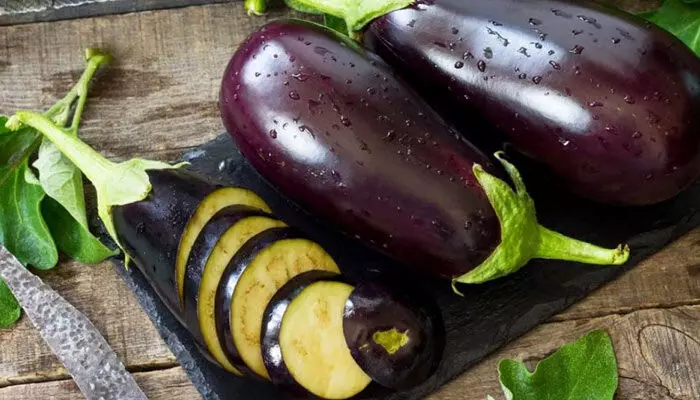 Brinjal: ఆ సమస్యలు ఉన్నవారు వంకాయలు అస్సలు తినొద్దు! Brinjal: ఆ సమస్యలు ఉన్నవారు వంకాయలు అస్సలు తినొద్దు!