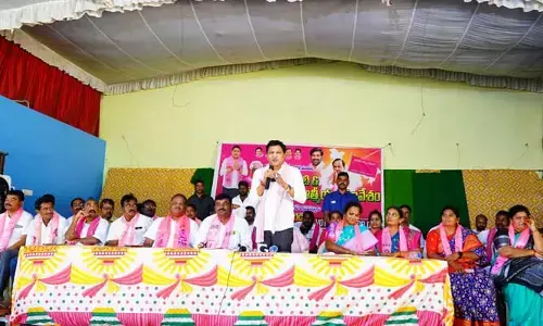 ఆయన ఏ పార్టీలో ఉంటాడో ఆయన‌కే తెలియదు : ఎమ్మెల్యే