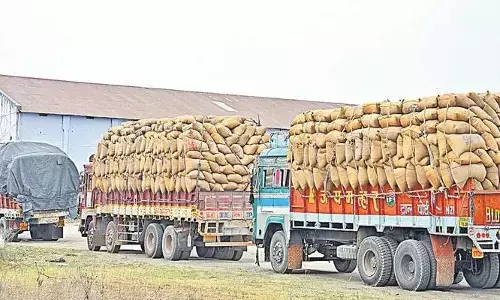 ధాన్యం ఈ-టెండర్లకు ఈసీ బ్రేక్