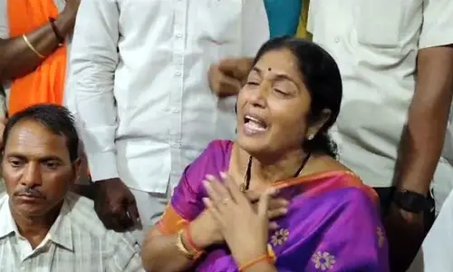 ఆదివారం రాత్రి బోరుబోరున ఏడ్చిన బీజేపీ మహిళా నేత.. నన్ను మోసం చేశారంటూ..