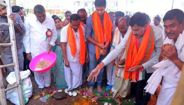 కాంగ్రెస్ ప్రభుత్వం వచ్చాక అర్హులందరికీ ఇళ్ల పట్టాలిస్తాం : పొంగులేటి కాంగ్రెస్ ప్రభుత్వం వచ్చాక అర్హులందరికీ ఇళ్ల పట్టాలిస్తాం : పొంగులేటి