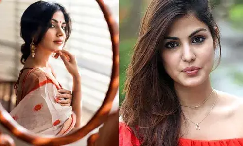 వందేండ్ల కిందటి చీర కట్టిన రియా.. ఆ కొంటె చూపులకు కుర్రాళ్లు ఫిదా