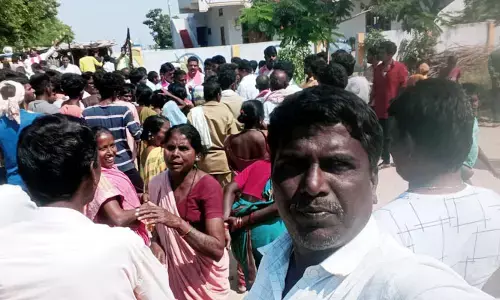 బీఆర్ఎస్ ఎమ్మెల్యేకు బిగ్ షాక్.. పొలిమెర కూడా తొక్కనివ్వని గ్రామస్తులు