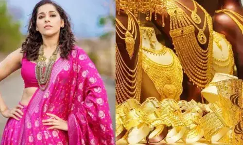 రష్మీకి భారీగా బంగారం కోనిచ్చిన పొలిటికల్ లీడర్.. ఇంతకూ ఎవరాయన..?