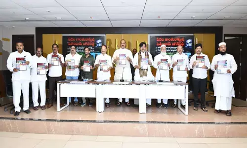 ‘పేదల గొంతు కోస్తున్న పెత్తందారు జగన్ రెడ్డి’ కరపత్రాన్ని ఆవిష్కరించిన టీడీపీ