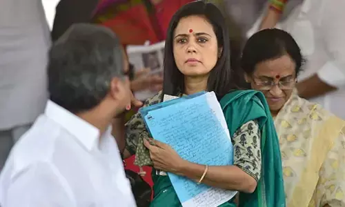 లోక్‌సభ నుంచి బహిష్కరణపై సుప్రీంను ఆశ్రయించిన మహువా