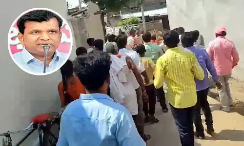 బరితెగించిన BRS MLA అనుచరులు.. మాజీ ఎంపీటీసీపై కర్రలతో దాడి (వీడియో)