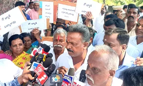 బీఆర్ఎస్ అభ్యర్థి పద్మారావు గౌడ్ కు నిరసన వెల్లువ
