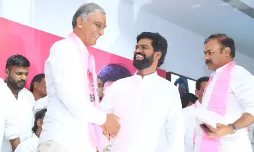 బ్రేకింగ్: బీఆర్ఎస్‌లో చేరిన బిత్తిరి సత్తి.. కండువా కప్పి ఆహ్వానించిన మంత్రి హరీష్ రావు