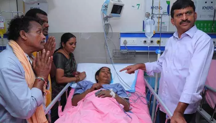 CM సభకు వెళ్తుండగా యాక్సిడెంట్.. కనీసం స్పందించరా..? పొంగులేటి ఫైర్ CM సభకు వెళ్తుండగా యాక్సిడెంట్.. కనీసం స్పందించరా..? పొంగులేటి ఫైర్