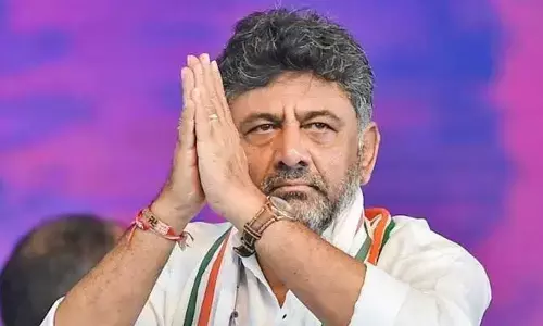 కాంగ్రెస్ స్ట్రాటజీ కింగ్‌ DK ఎంట్రీ.. శంషాబాద్ ఎయిర్‌పోర్టులో గ్రాండ్ వెల్‌కమ్