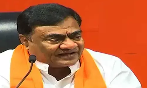 బీజేపీపై బాబూ మోహన్ సీరియస్.. పార్టీని వీడటంపై త్వరలోనే నిర్ణయం