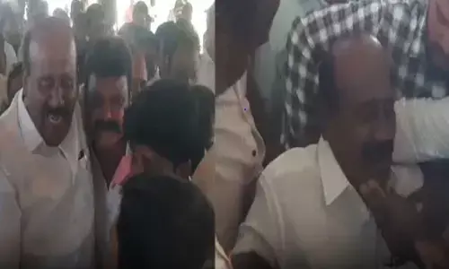కాంగ్రెస్ టికెట్ దక్కలేదని బోరున ఏడ్చేసిన కీలక నేత.. పార్టీకి రాజీనామా