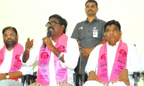 పదవుల కోసం తుమ్మల పాకులాడే వ్యక్తి