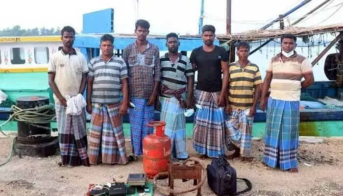 37 మంది భారత జాలర్లను అరెస్ట్ చేసిన శ్రీలంక నేవీ