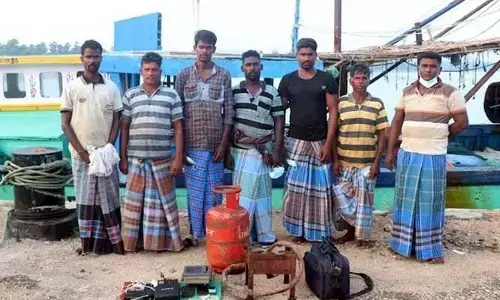 37 మంది భారత జాలర్లను అరెస్ట్ చేసిన శ్రీలంక నేవీ