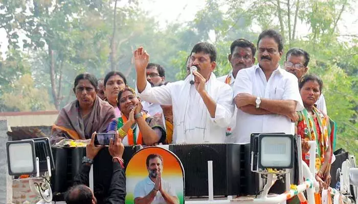 మాట ఇస్తున్నా.. తప్పేది లేదు: పాలేరు నియోజకవర్గ ప్రజలకు పొంగులేటి కీలక హామీ మాట ఇస్తున్నా.. తప్పేది లేదు: పాలేరు నియోజకవర్గ ప్రజలకు పొంగులేటి కీలక హామీ