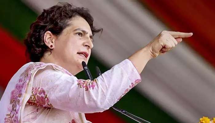 రేపు తెలంగాణకు ప్రియాంక గాంధీ రేపు తెలంగాణకు ప్రియాంక గాంధీ