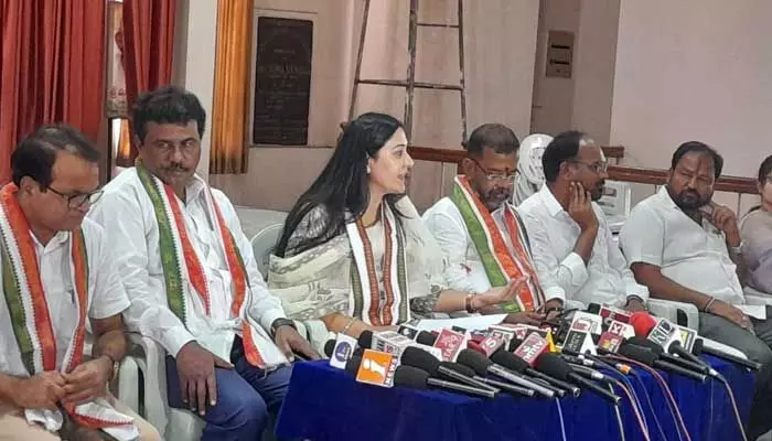 బీఆర్ఎస్ పార్టీ అన్ని వర్గాల ప్రజలను మోసం చేసింది : డాలి శర్మ బీఆర్ఎస్ పార్టీ అన్ని వర్గాల ప్రజలను మోసం చేసింది : డాలి శర్మ