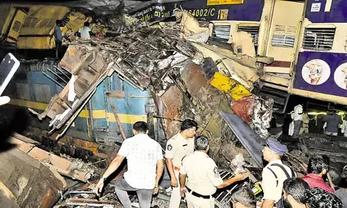 బ్రేకింగ్: విజయనగరం రైలు ప్రమాదానికి కారణం అదే..!