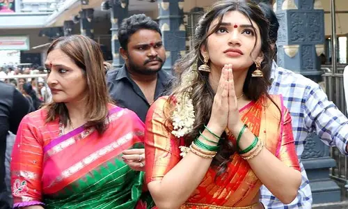 Bhagavanth Kesari : దుర్గమ్మ సేవలో భగవంత్ కేసరి మూవీ టీం