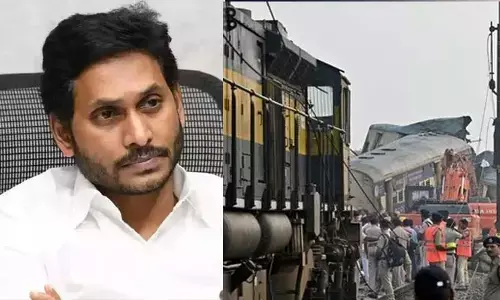Train Accident: క్షతగాత్రులను పరామర్శించిన సీఎం జగన్