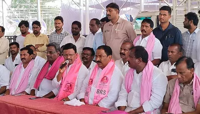 డబ్బు సంచులతో రాజకీయం చేస్తున్నారు.. ఎమ్మెల్సీ తాతా మధు సంచలన వ్యాఖ్యలు డబ్బు సంచులతో రాజకీయం చేస్తున్నారు.. ఎమ్మెల్సీ తాతా మధు సంచలన వ్యాఖ్యలు