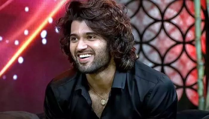 మరోసారి పెద్ద మనసు చాటుకున్న విజయ్ దేవరకొండ.. అడ్రస్ కనుక్కుని మరి సహాయం.. మరోసారి పెద్ద మనసు చాటుకున్న విజయ్ దేవరకొండ.. అడ్రస్ కనుక్కుని మరి సహాయం..