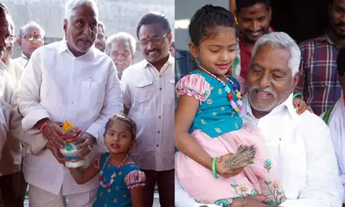 ఎమ్మెల్సీ జీవన్ రెడ్డి భావోద్వేగం.. ప్రచారానికి విరాళం అందజేసిన చిన్నారి