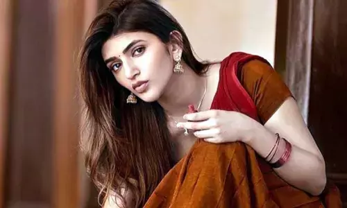 మూడు కోట్లు ఇస్తే టవల్ కూడా తీసేసి వస్తది.. శ్రీలీలపై వల్గర్ కామెంట్స్