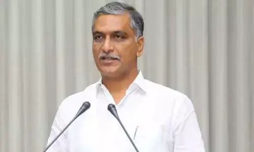హరీష్ రావు కాన్వాయ్‌ను తనిఖీ చేసిన పోలీసులు