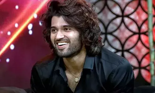 మరోసారి పెద్ద మనసు చాటుకున్న విజయ్ దేవరకొండ.. అడ్రస్ కనుక్కుని మరి సహాయం..