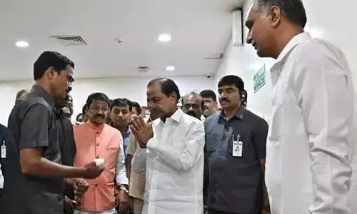 ఎంపీని కాపాడిన గన్‌మెన్ కు వెల్లువెత్తుతున్న ప్రశంసలు