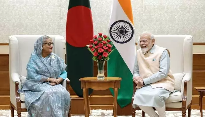 భారత్, బంగ్లాదేశ్ మధ్య రైలు, పవర్ ప్రాజెక్టులను సంయుక్తంగా ప్రారంభించిన ప్రధాని మోడీ, షేక్ హసీనా భారత్, బంగ్లాదేశ్ మధ్య రైలు, పవర్ ప్రాజెక్టులను సంయుక్తంగా ప్రారంభించిన ప్రధాని మోడీ, షేక్ హసీనా