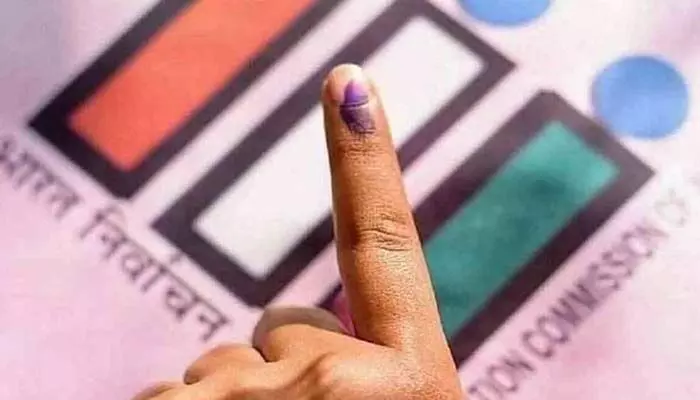 పోస్టల్ బ్యాలెట్పై గందరగోళం.. సీఈవో వికాస్ రాజ్ను కలిసిన STU లీడర్స్ పోస్టల్ బ్యాలెట్పై గందరగోళం.. సీఈవో వికాస్ రాజ్ను కలిసిన STU లీడర్స్
