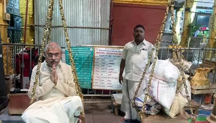 Tiruchanur: పద్మావతి అమ్మవారికి మొక్కులు చెల్లించిన మంత్రి వేణు Tiruchanur: పద్మావతి అమ్మవారికి మొక్కులు చెల్లించిన మంత్రి వేణు