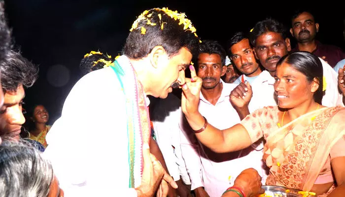 కాంగ్రెస్ ఆరు గ్యారంటీలతోనే అందరికీ సంక్షేమ పాలన కాంగ్రెస్ ఆరు గ్యారంటీలతోనే అందరికీ సంక్షేమ పాలన
