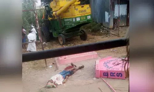 బీఆర్ఎస్ పార్టీ గద్దెపై కూర్చున్న వ్యక్తి అక్కడికక్కడే మృతి.. కారణం ఇదే..!