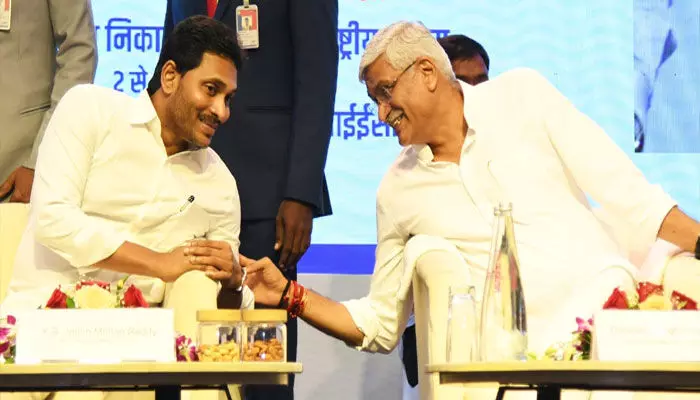 ప్రతీ నీటి బొట్టును ఒడిసిపట్టుకోవడమే లక్ష్యం కావాలి: ఐసీఐడీ సదస్సులో సీఎం జగన్ ప్రతీ నీటి బొట్టును ఒడిసిపట్టుకోవడమే లక్ష్యం కావాలి: ఐసీఐడీ సదస్సులో సీఎం జగన్